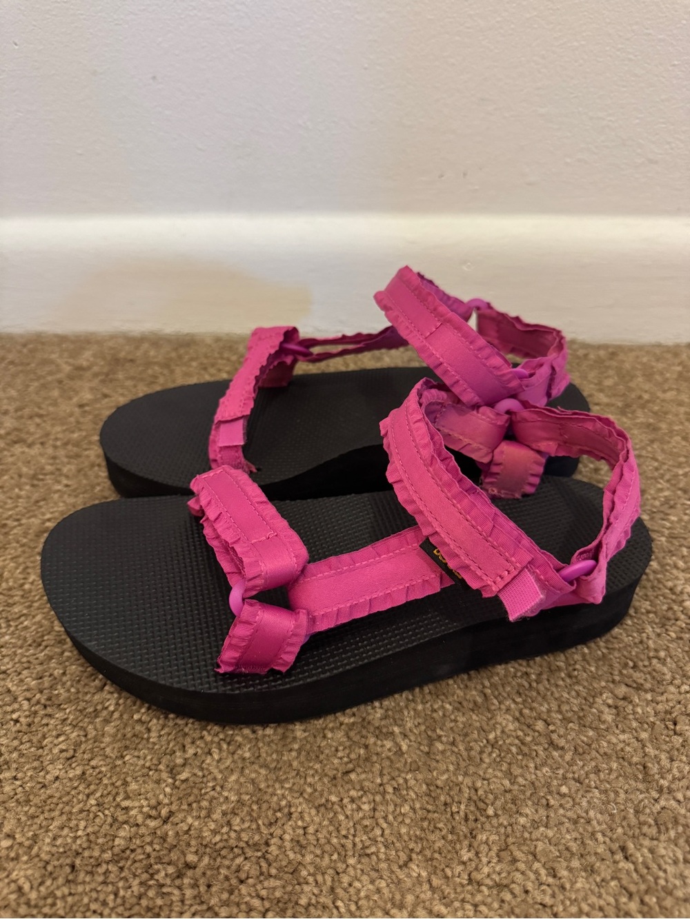 Teva Hot Pink Ruffle Midform Universal - Picture 2 of 3
